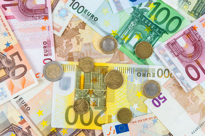 Euro Geldscheine und Münzen
