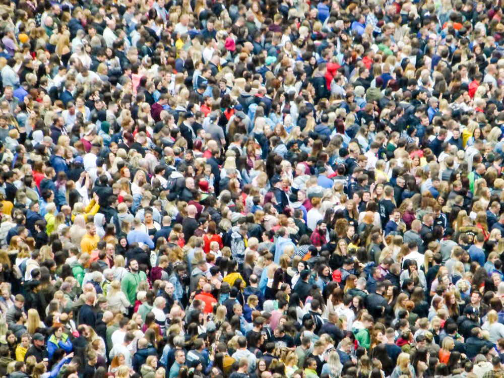 Riesige Menschenmasse als Symbolbild für Big Data