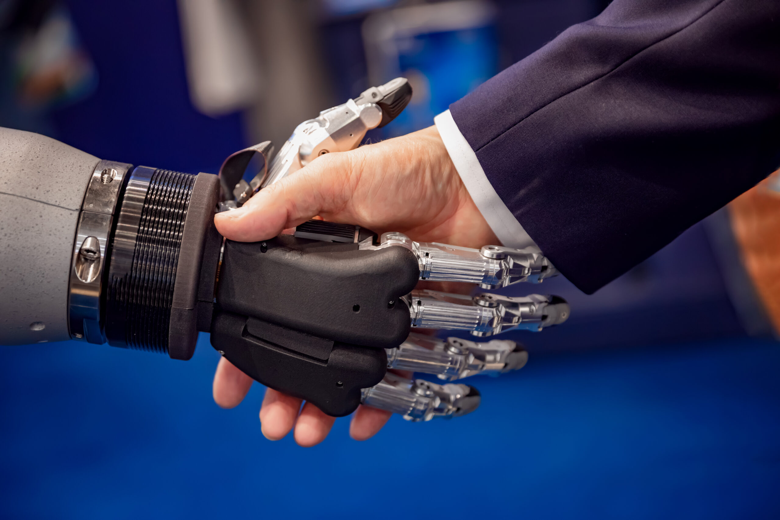 Algorithmen im Alltag: Mensch und Maschine geben sich die Hand